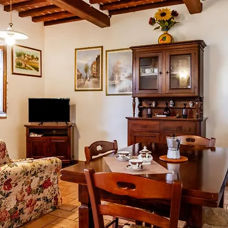 Rosanna Apartment